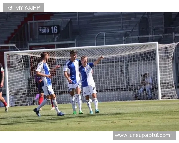 草蜢与卢加诺激战正酣谁能在这场较量中笑到最后 草蜢与卢加诺激战正酣谁能在这场较量中笑到最后