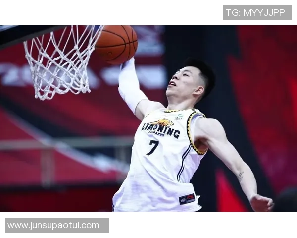 银星与狂热的得分对决揭示了篮球战术的魅力与团队协作的重要性 银星与狂热的得分对决揭示了篮球战术的魅力与团队协作的重要性